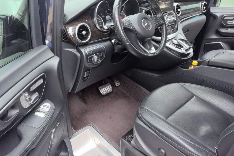 Used Mercedes-Benz V-Class 2017 V 260 L Prestige Edition
