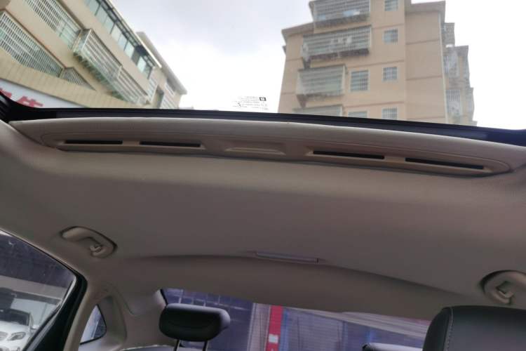 Used Buick Verano 2018 Sedan 20T Dual-Clutch Leading Model Headliner