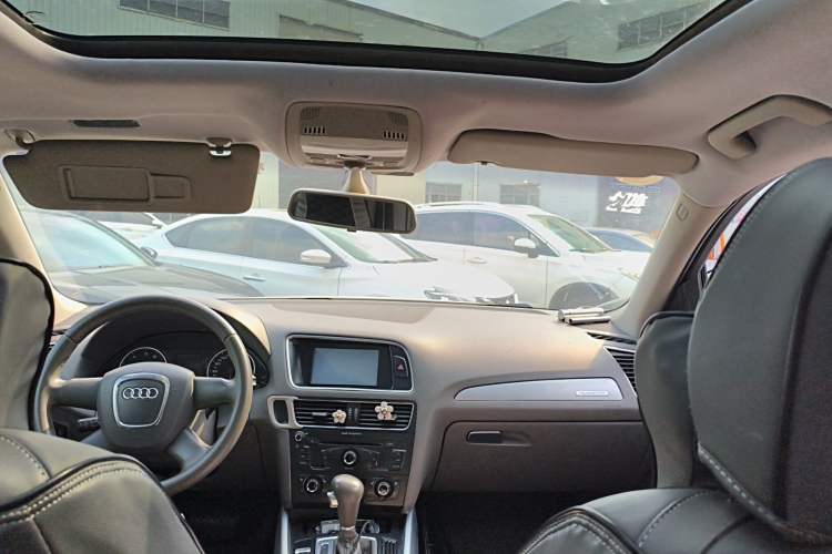 Used Audi Q5 2010 2.0TFSI Technology Edition Headliner