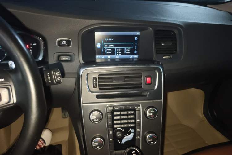 Used Volvo V60 2014 T5 Zhiya Edition Audio And AC Panel