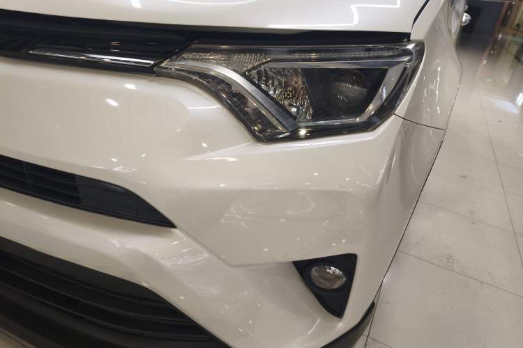 Used Toyota RAV4 2016 2.0L CVT Two-Wheel Drive Comfort Edition China V Standard