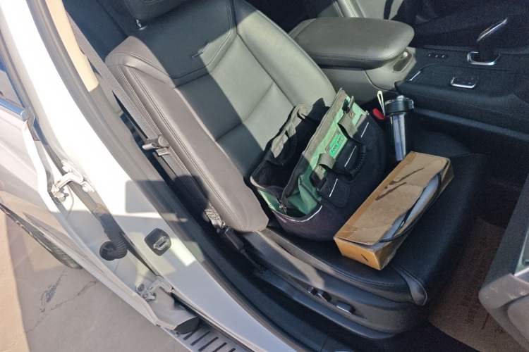 Used Cadillac XT5 2018 28T Four-Wheel Drive Luxury Model Right Front Seat