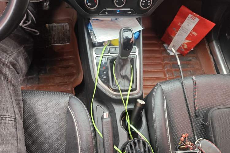 Used Hyundai ix25 2015 1.6L Automatic Two-Wheel Drive Smart GLS Trim Gear Lever