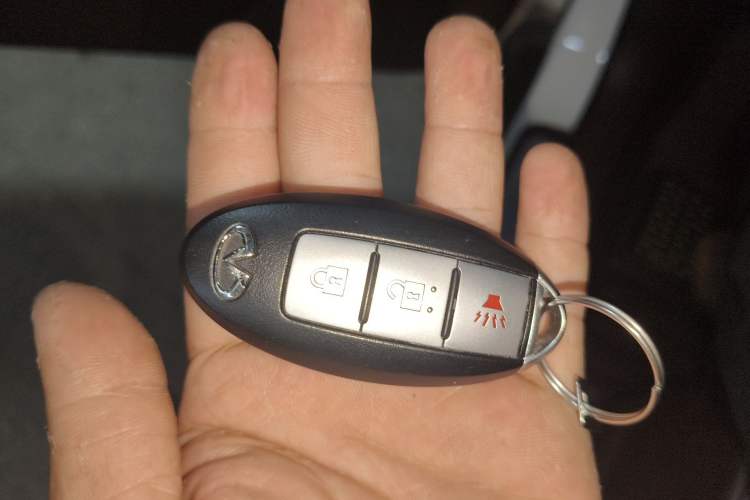 Used Infiniti QX50 2013 2.5L Two-Wheel-Drive Elegant Edition
