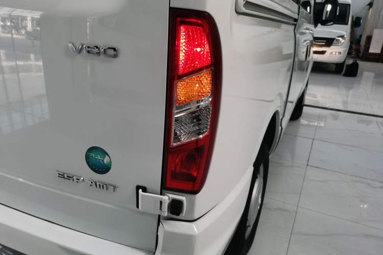 Used SAIC MAXUS Xintu V80 2021 2.0T AMT Classic Aoyuntong Short Wheelbase Mid-Roof 5/6-Seater