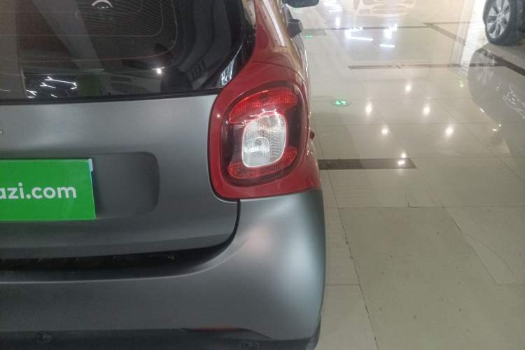 Used smart fortwo 2018 1.0L 52kW Hardtop Passion Edition China V Standard Right Rear Taillight
