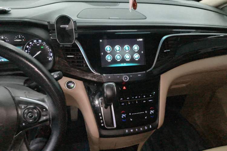 Used Buick GL8 2018 ES 28T Luxury Model China VI Standard Audio And AC Panel