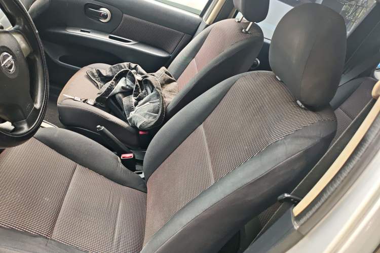 Used Nissan Livina 2010 JINRUI Edition 1.6L Automatic Standard Model Left Front Seat