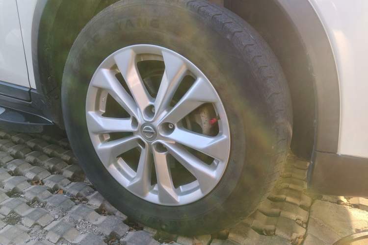 Used Nissan X-Trail 2014 2.5L CVT Leading Edition 4WD
