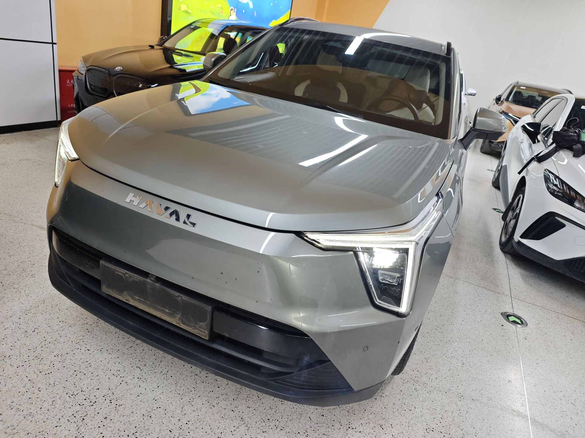 Под передней частью автомобиля