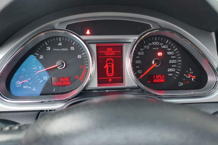 Used Audi Q7 2010 3.6 FSI quattro base version
