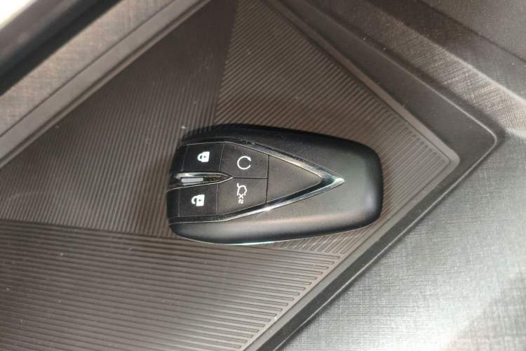 Used CHANGAN UNI-V iDD 2024 Blue Whale Smart Electric iDD 136km ZhiKu Model Vehicle Key