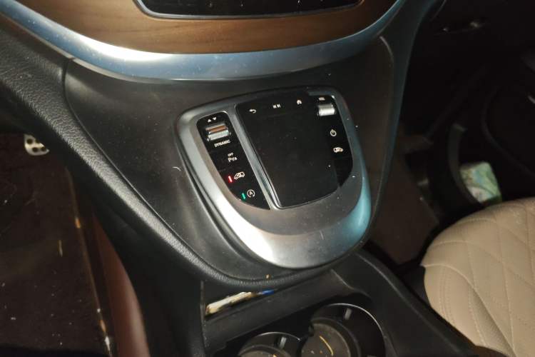 Used Mercedes-Benz V-Class 2020 V 260 L Long-wheelbase Luxury Edition Gear Lever