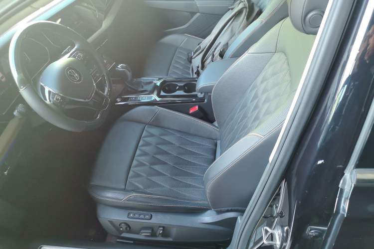 Used Volkswagen Passat 2020 Revised Version 330TSI Luxury Edition China VI Standard