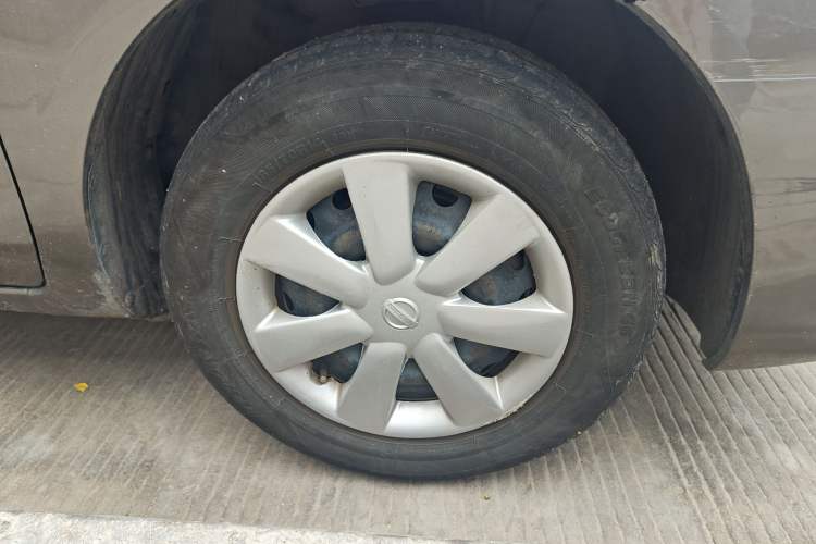 Used Nissan Sunny 2016 1.5XE CVT Leading Edition Right Front Wheel Hub