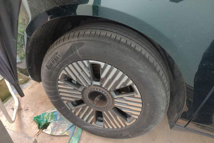 Used Geely Galaxy LEVC L380 2024 140-Degree 6-Seater All-Wheel-Drive Ultra Right Rear Wheel Hub