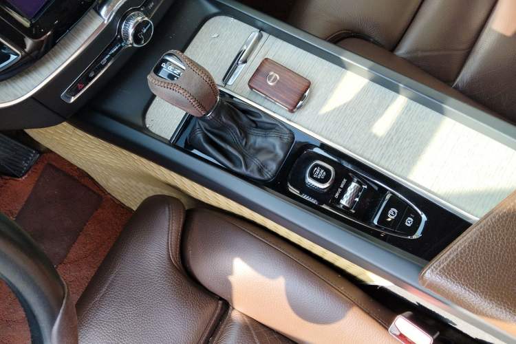 Used Volvo XC60 2020 T5 4x4 Smart Luxury Edition