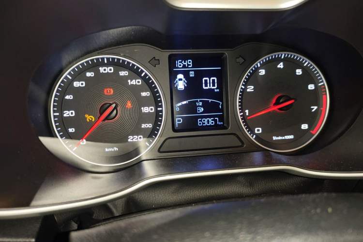 Used MG ZS 2017 1.5L Automatic Luxury Edition Odometer Close Up