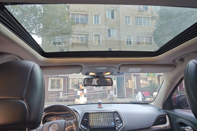 Used Jeep Cherokee 2016 2.4L Leading Edition
