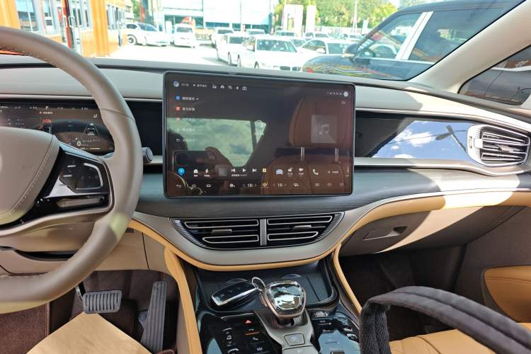 Used Denza D9 2022 DM-i 970 Four-Wheel Drive Prestige Model
