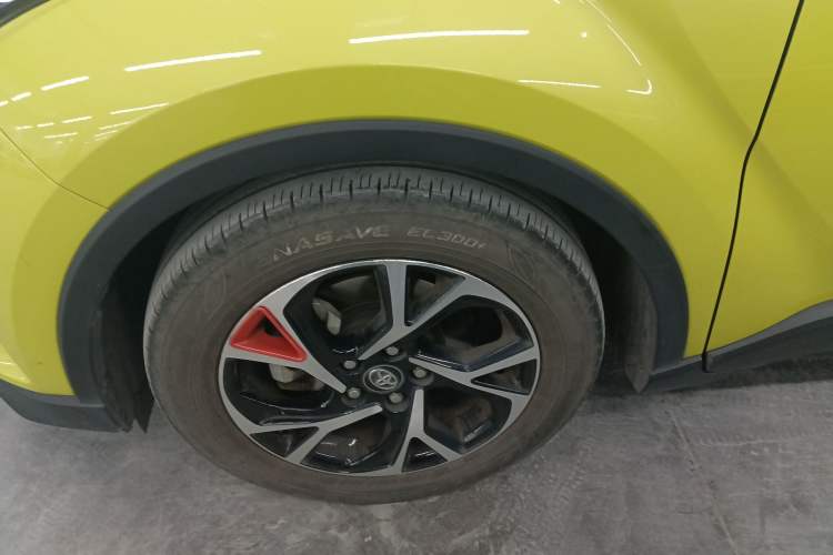 Used Toyota C-HR 2018 2.0L Luxury Sunroof Version China V Emission Standard Exterior 7