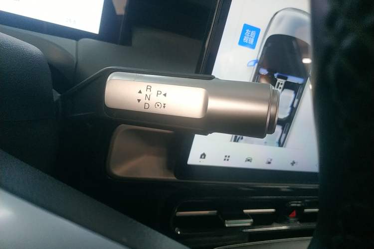 Used AION Y 2022 Plus 70 Smart Edition Gear Lever