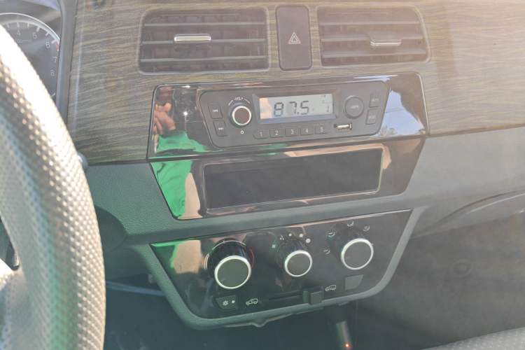 Used Jinbei Hiace X30 2013 1.3L Standard Version
