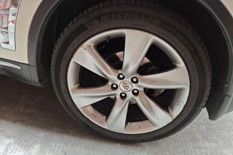 Used Infiniti QX70 2013 3.7L Standard Edition Right Front Wheel Hub