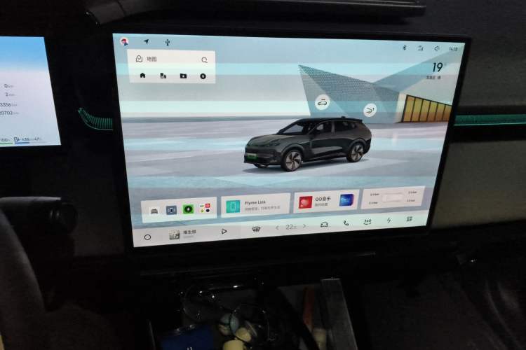 Used Lynk & Co 08 EM-P 2023 120km Long-Range Halo