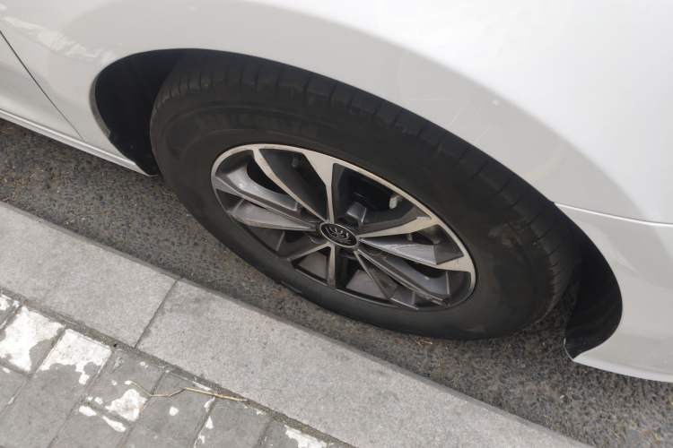 Used BYD Qin PLUS 2024 HONOR Edition DM-i 55KM Leading Model Right Front Wheel Hub