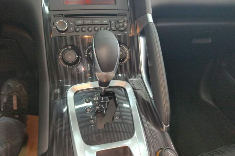 Used Peugeot 3008 2015 1.6THP Automatic Classic Edition Gear Lever