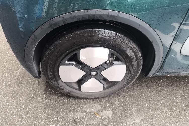 Used Baojun KiWi EV 2023 Smart Luxury Edition Lithium Iron Phosphate Left Front Wheel Hub