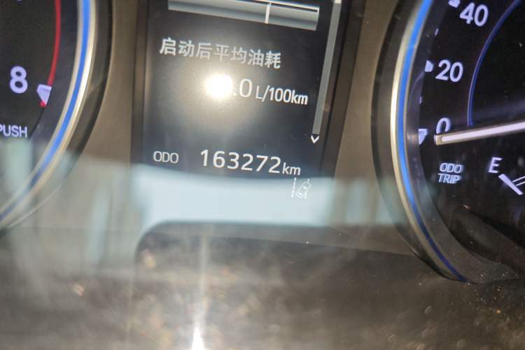 Used Toyota Highlander 2018 2.0T Four-Wheel Drive Prestige Version 7 Seats China V Emission Standard Odometer Close Up