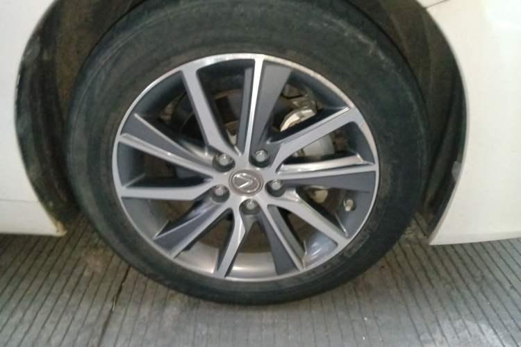 Used Lexus ES 2015 300h Luxury Edition Right Front Wheel Hub