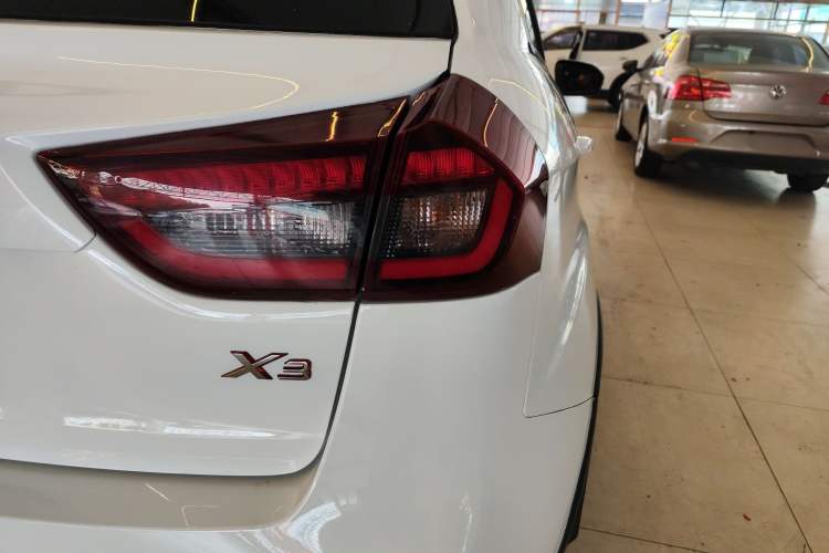 Used Geely Auto Vision X3 2019 Upgraded Model 1.5L CVT Elite Version
