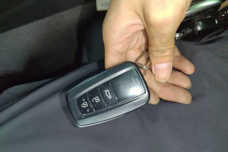 Used Toyota Avalon 2019 2.0L Luxury Edition China VI Standard Vehicle Key