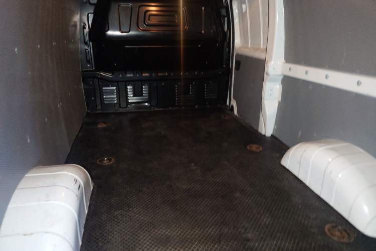 Used SAIC MAXUS EV30 2022 Pure-Electric Smart Logistics Expert with Long Wheelbase Guoxuan