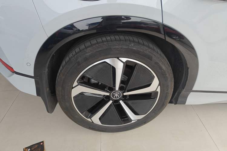 Used BYD Song L EV 2024 662 km Excellence Version Right Rear Wheel Hub