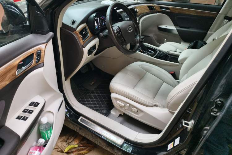 Used GAC Trumpchi GS8 2017 320T Two-Wheel Drive Luxury Smart Connectivity Version (7 Seats)
