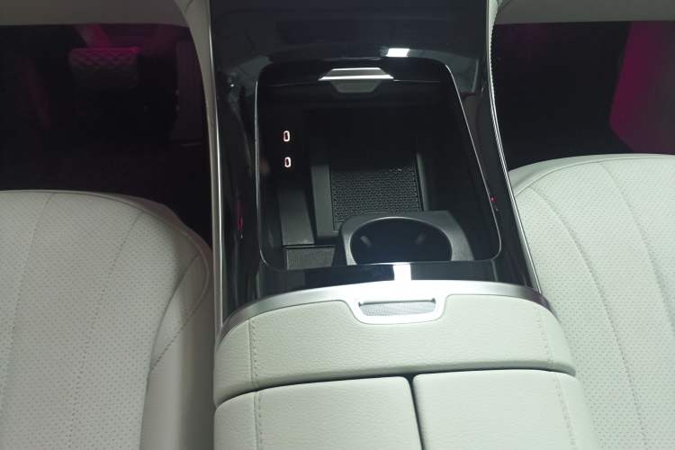 Used Mercedes-Benz EQE SUV 2023 350 4MATIC Luxury Edition Gear Lever