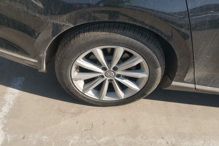 Used Volkswagen Magotan 2019 330TSI DSG Leading Model China VI Standard Right Rear Wheel Hub