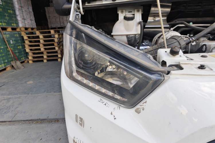 Used JMC Transit 2019 2.8T Commercial Version Short Wheelbase Mid-Roof 6-Seater China VI JX493