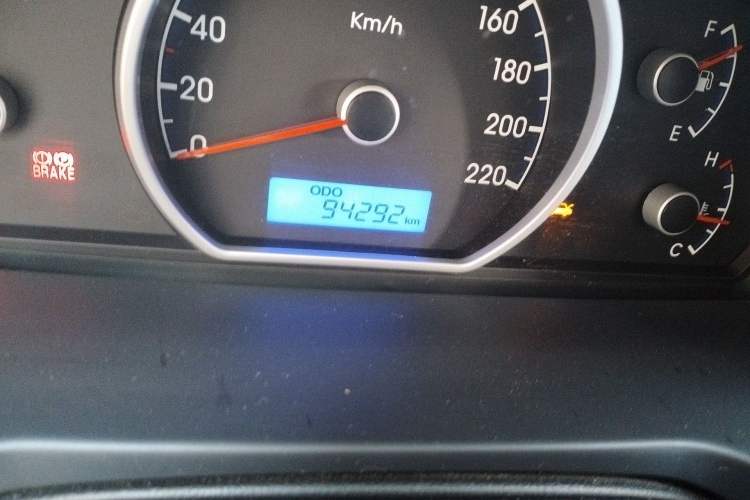 Used Hyundai Celesta 2011 1.6L Manual Comfort Edition Odometer Close Up