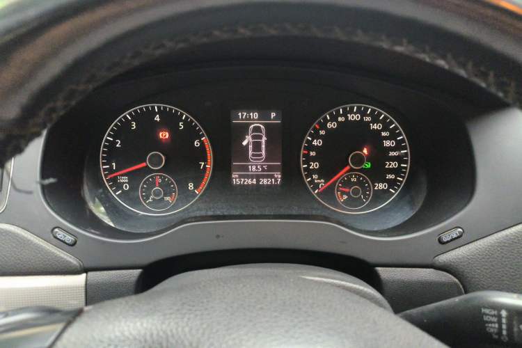 Used Volkswagen Sagitar 2014 1.4TSI Automatic Luxury Model Instrument Cluster