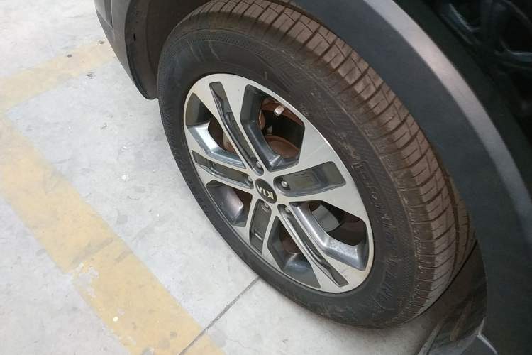 Used Kia Sportage R 2019 2.0L Automatic Smart Luxury Edition Left Front Wheel Hub