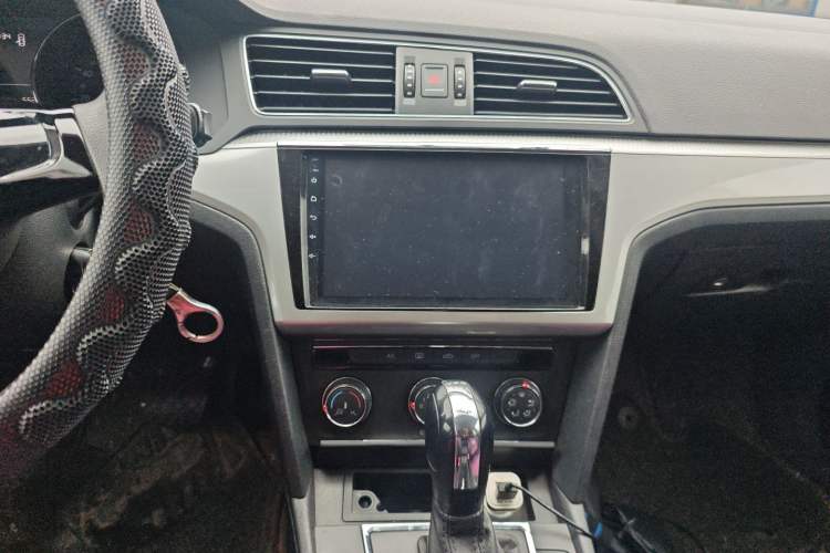 Used Volkswagen Lamando 2017 230TSI DSG Fashion Edition Audio And AC Panel