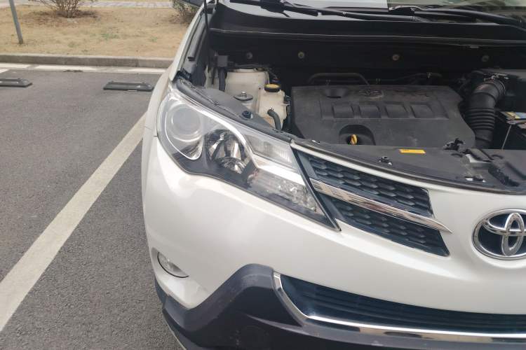 Used Toyota RAV4 2015 2.0L CVT Two-Wheel Drive Fashion Edition
