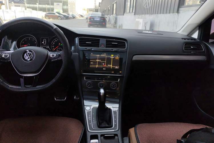 Used Volkswagen Golf 2020 Zhiai Edition 200TSI DSG Comfortable & Ambitious Version Audio And AC Panel