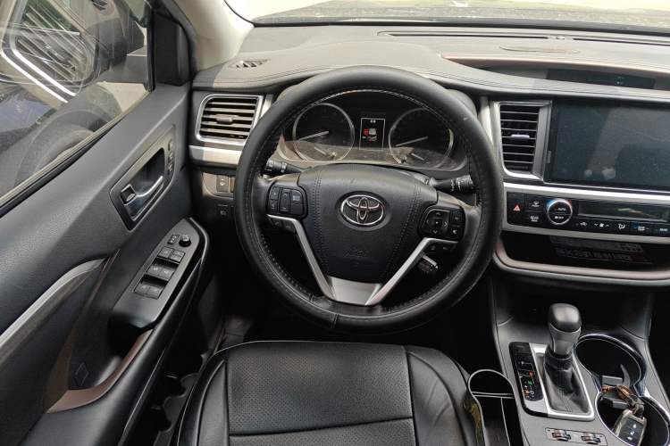 Used Toyota Highlander 2018 2.0T Four-Wheel Drive Supreme Edition 7-Seater China VI Steering Wheel