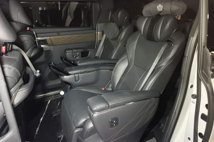 Used Toyota Vellfire 2024 Crown Dual-Engine 2.5L Ultimate Edition